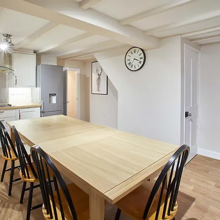 Host & - Middle Whitby