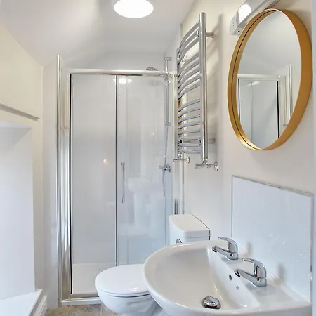 Host & - Middle 휫비